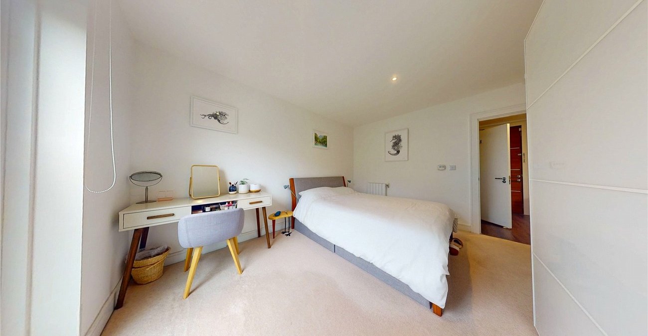 2 bedroom property for sale in London | Robinson Jackson