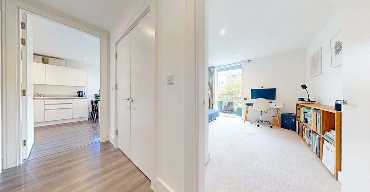2 bedroom property for sale in London | Robinson Jackson