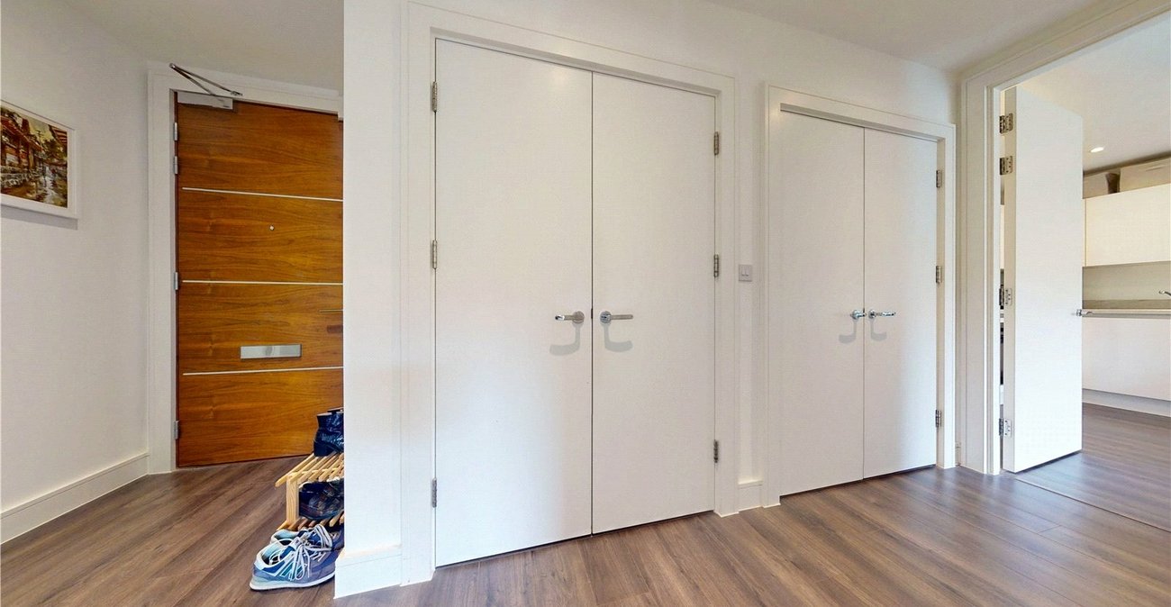 2 bedroom property for sale in London | Robinson Jackson