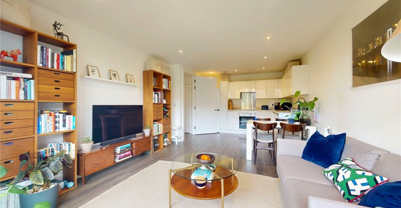 2 bedroom property for sale in London | Robinson Jackson