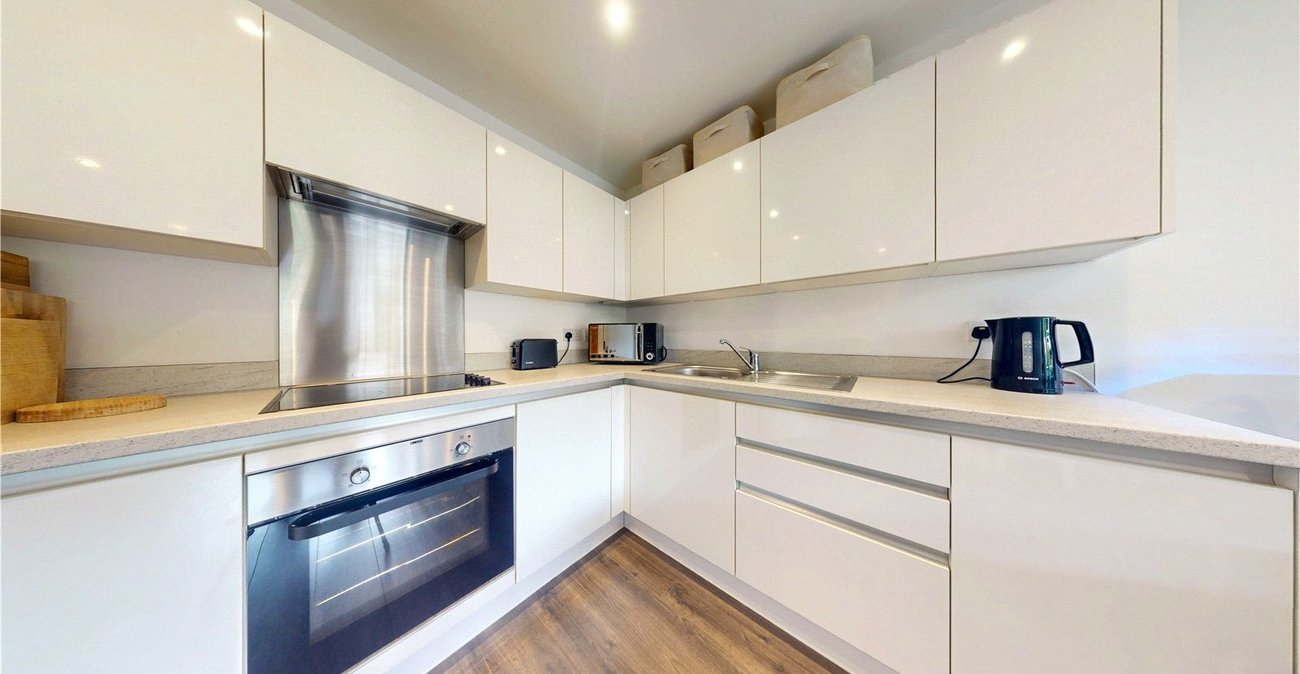 2 bedroom property for sale in London | Robinson Jackson