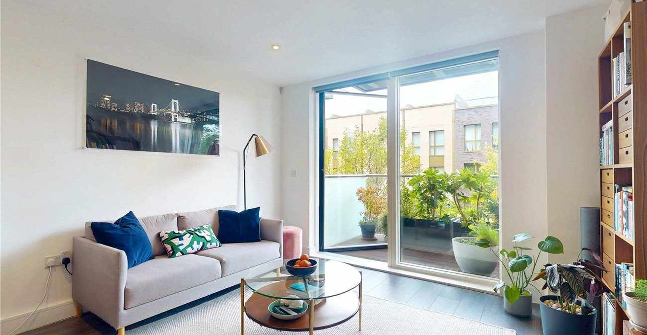 2 bedroom property for sale in London | Robinson Jackson