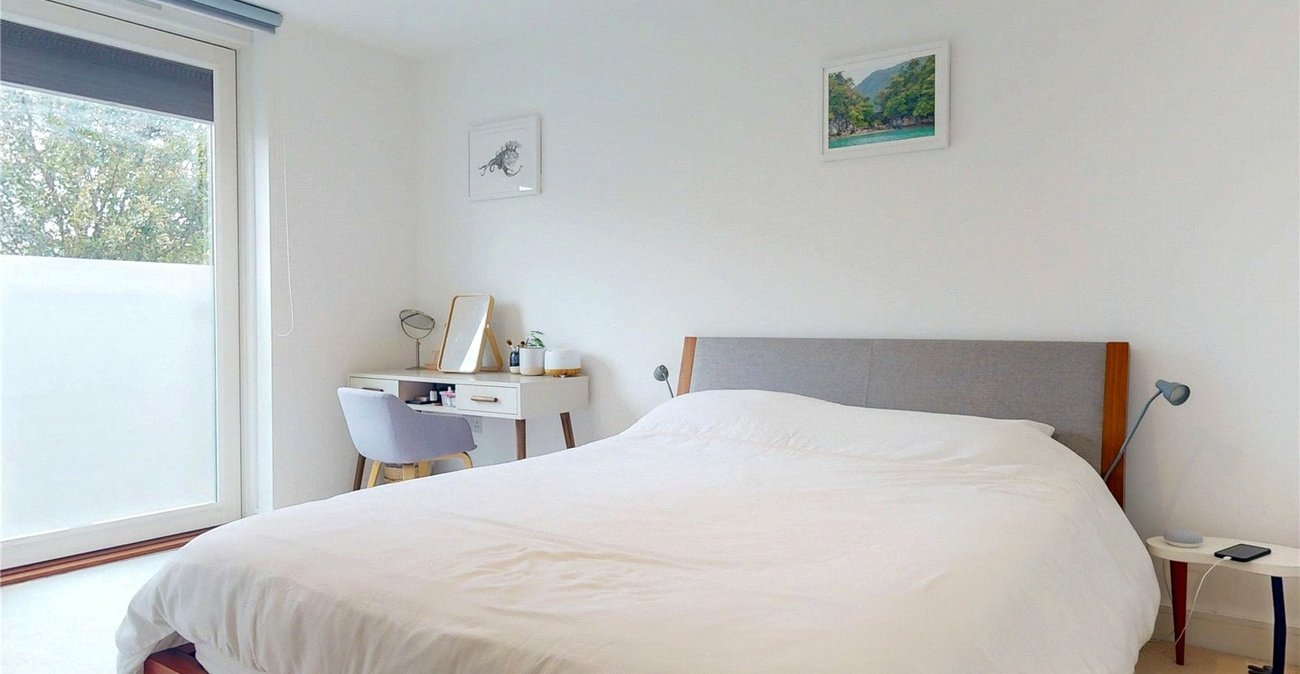 2 bedroom property for sale in London | Robinson Jackson