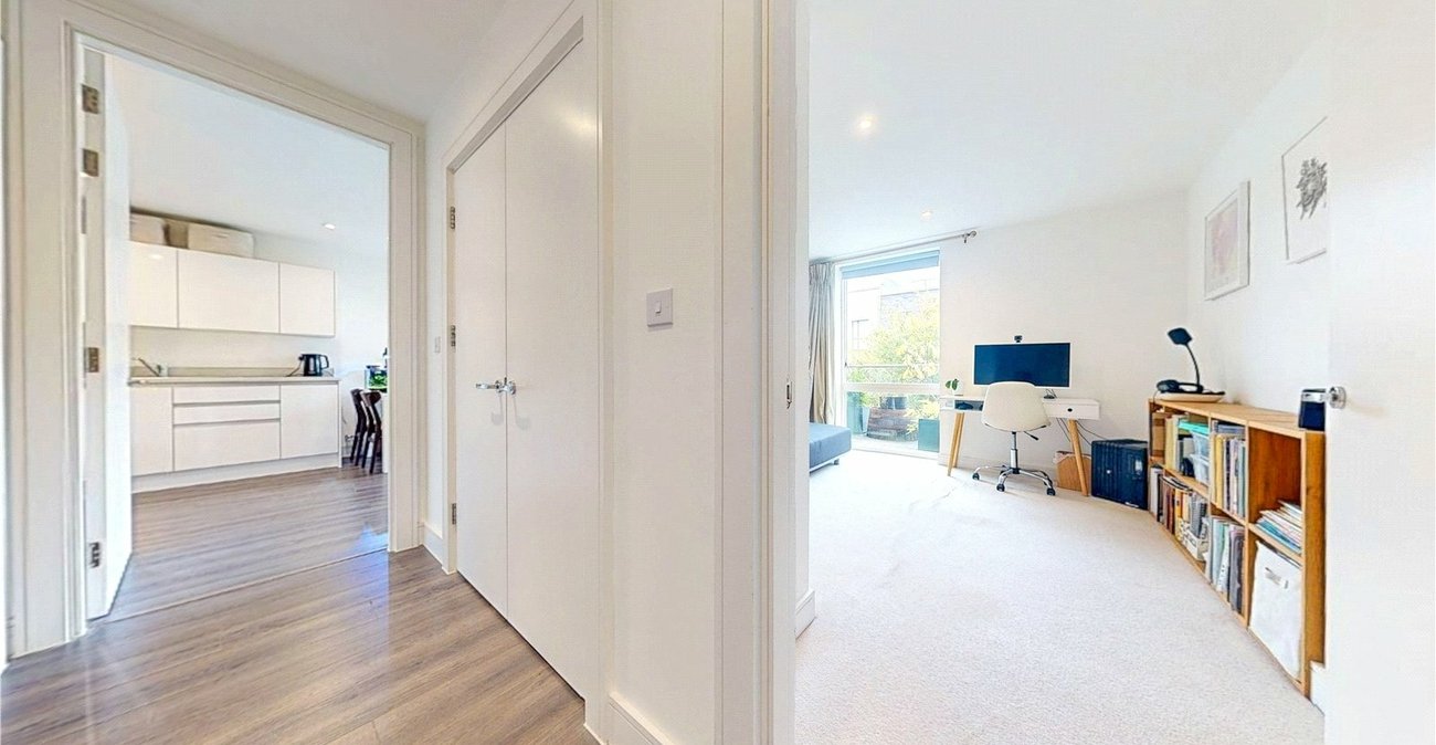 2 bedroom property for sale in London | Robinson Jackson