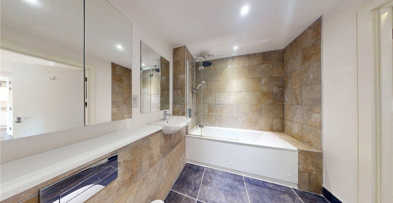2 bedroom property for sale in London | Robinson Jackson