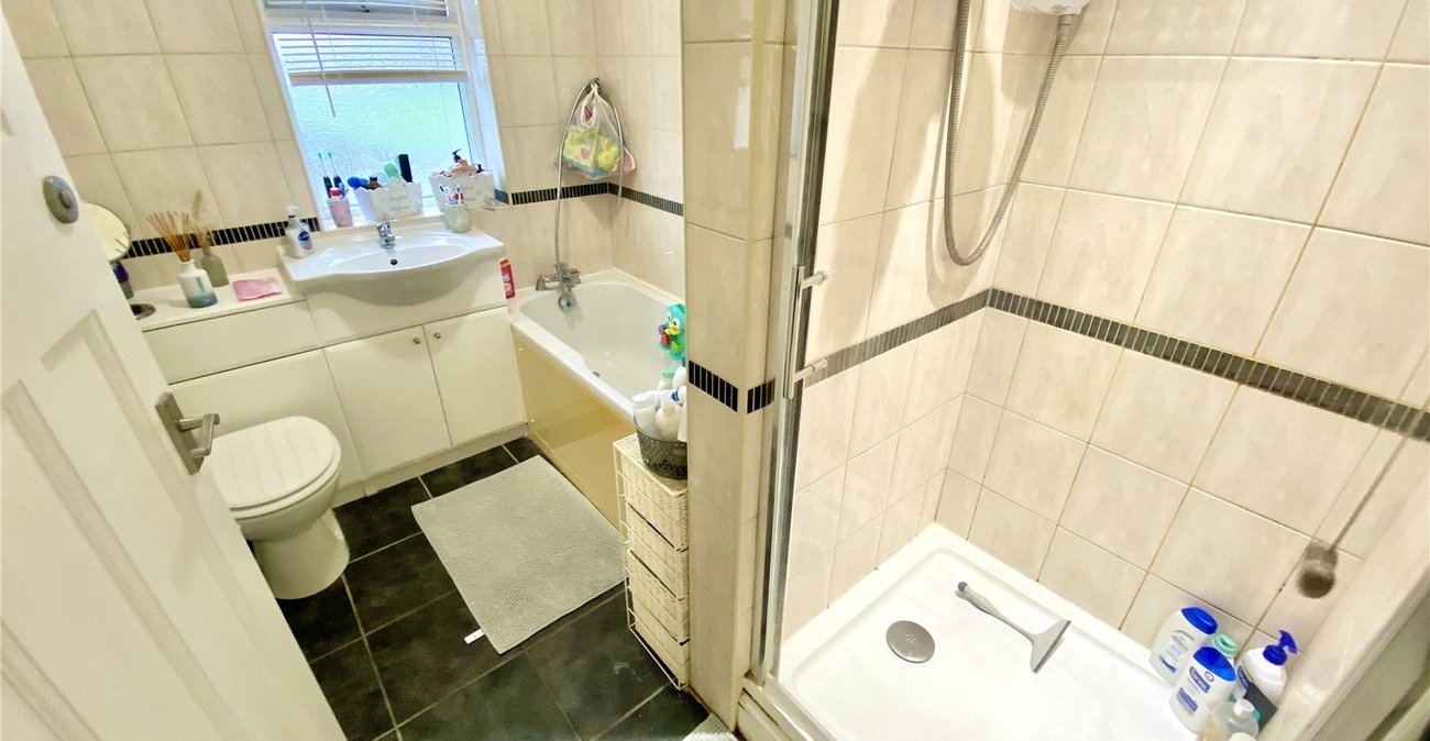 2 bedroom house for sale in Blackfen | Robinson Jackson