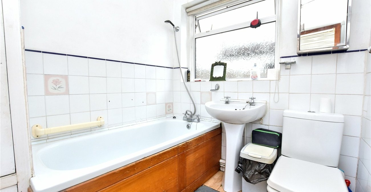 2 bedroom bungalow for sale in Bexleyheath | Robinson Jackson