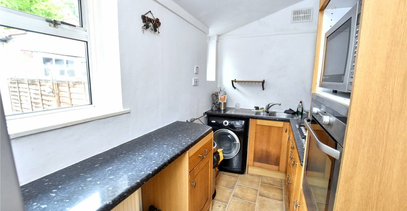 2 bedroom bungalow for sale in Bexleyheath | Robinson Jackson
