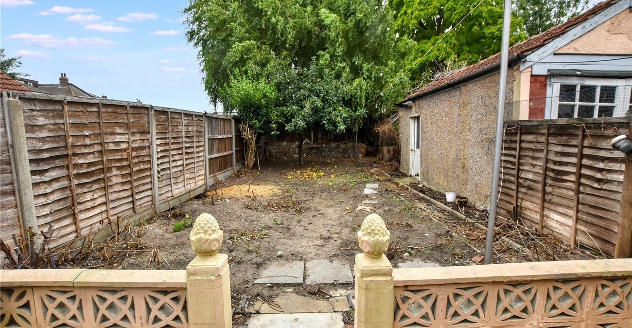 2 bedroom bungalow for sale in Bexleyheath | Robinson Jackson