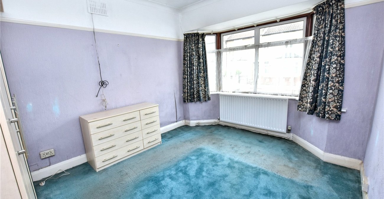 2 bedroom bungalow for sale in Bexleyheath | Robinson Jackson