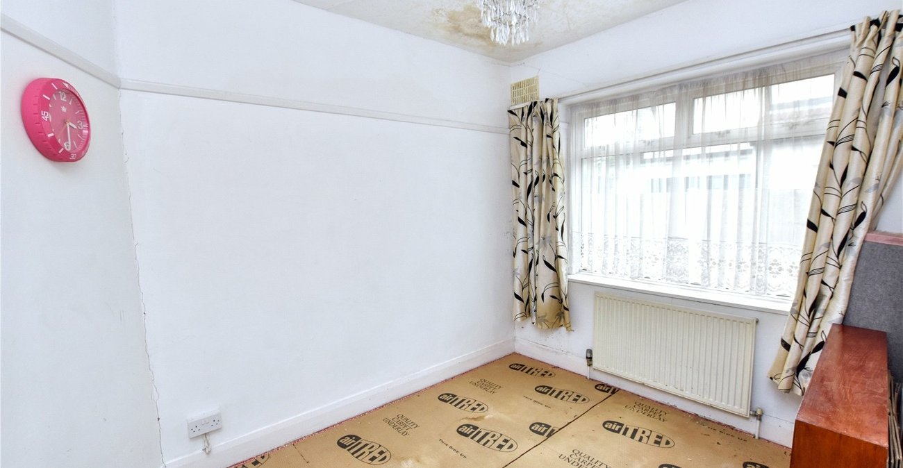 2 bedroom bungalow for sale in Bexleyheath | Robinson Jackson