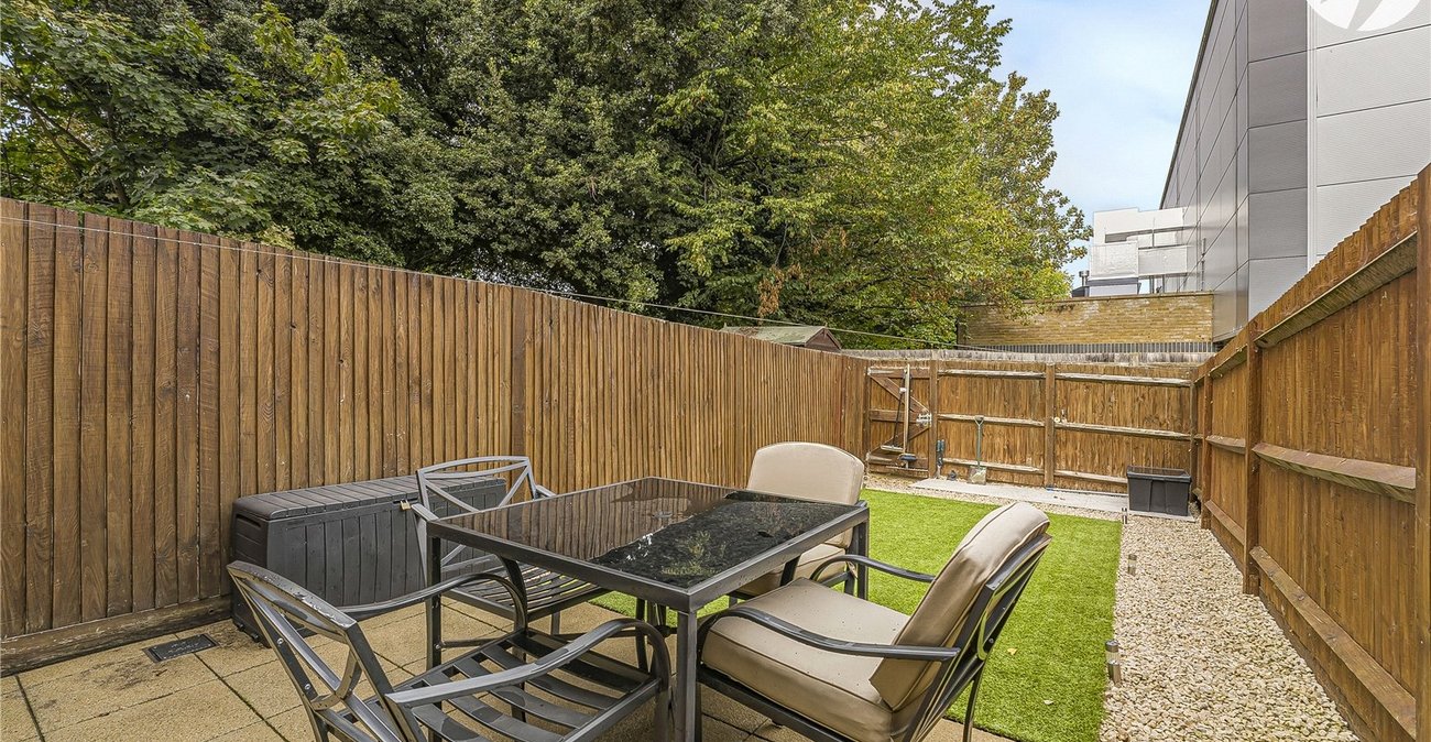 2 bedroom house for sale in Dartford | Robinson Jackson