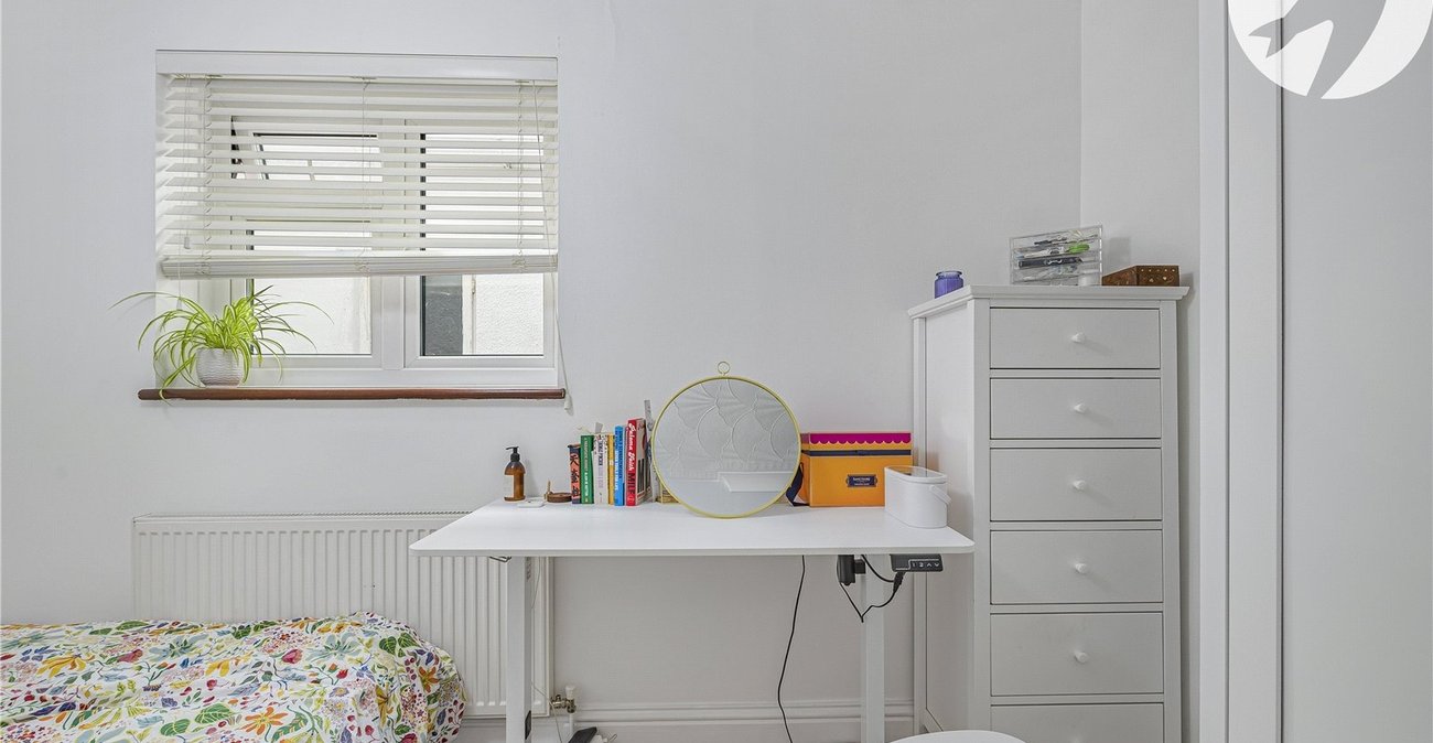 4 bedroom bungalow for sale in Dartford | Robinson Jackson