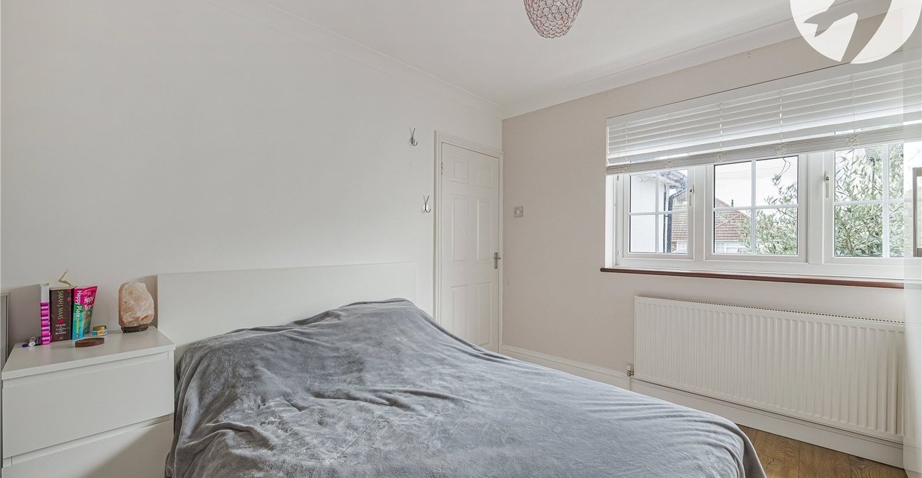 4 bedroom bungalow for sale in Dartford | Robinson Jackson