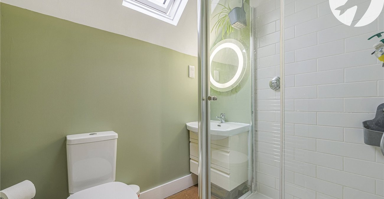 4 bedroom bungalow for sale in Dartford | Robinson Jackson