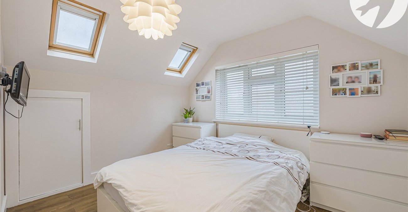 4 bedroom bungalow for sale in Dartford | Robinson Jackson