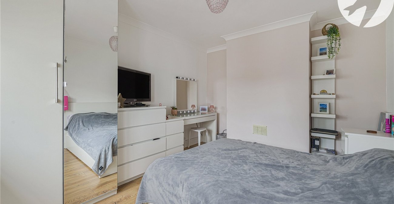 4 bedroom bungalow for sale in Dartford | Robinson Jackson