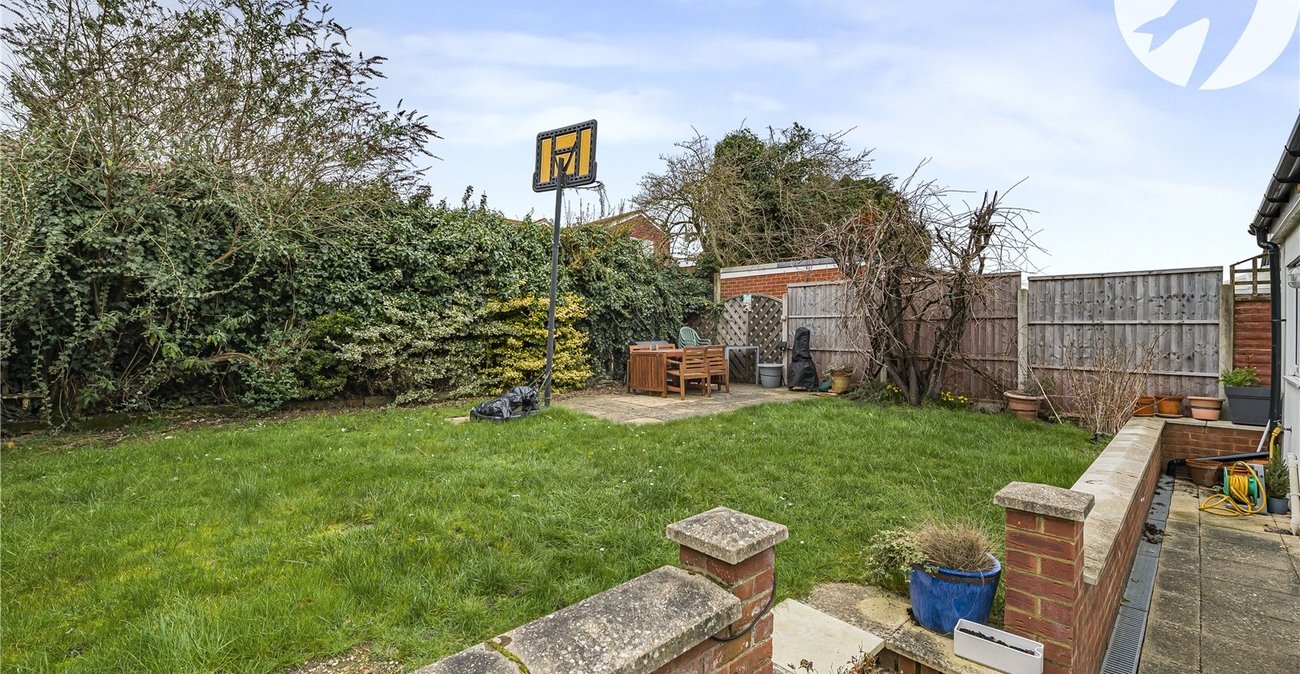 4 bedroom bungalow for sale in Dartford | Robinson Jackson