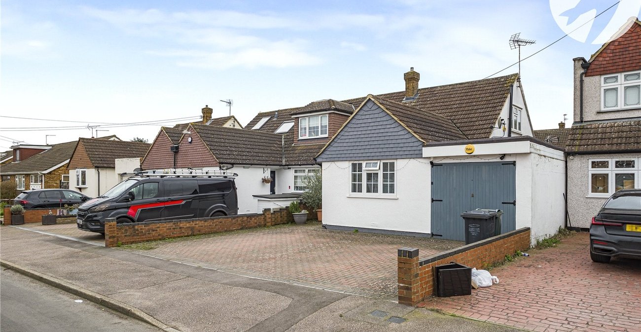 4 bedroom bungalow for sale in Dartford | Robinson Jackson