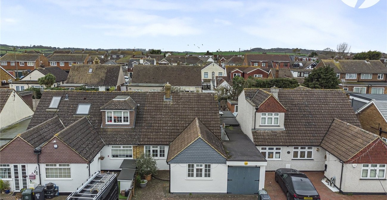 4 bedroom bungalow for sale in Dartford | Robinson Jackson