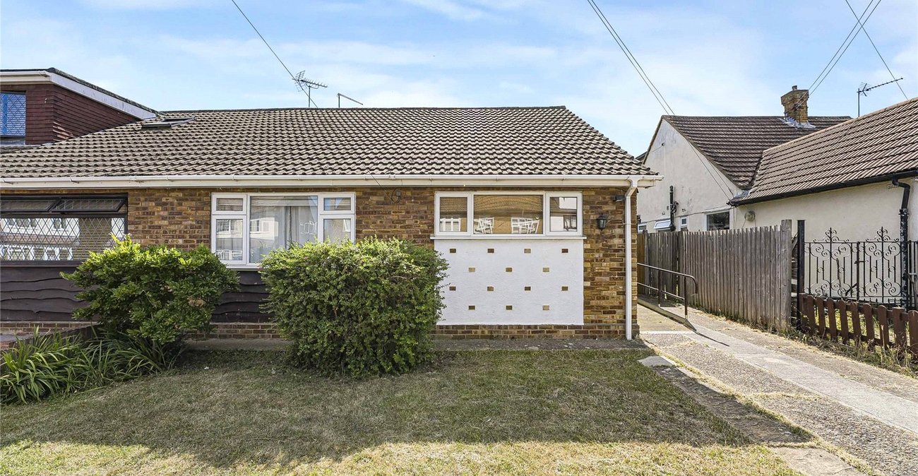 2 bedroom property for sale in Dartford | Robinson Jackson