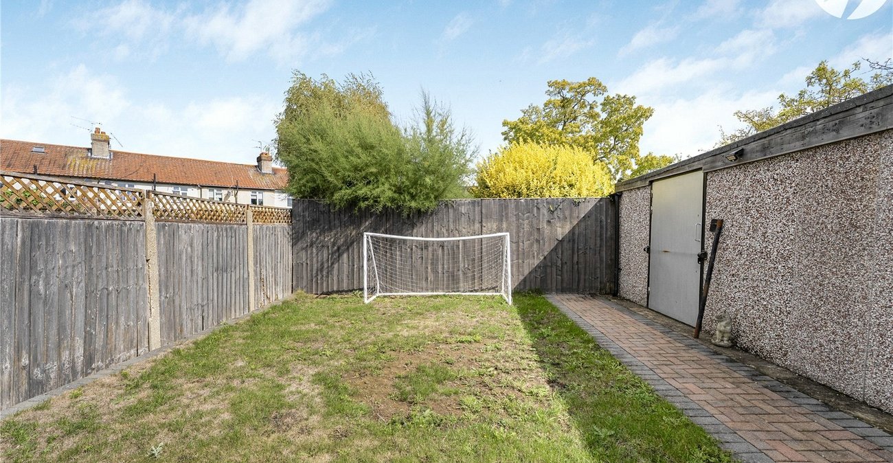 3 bedroom bungalow for sale in Hawley | Robinson Jackson