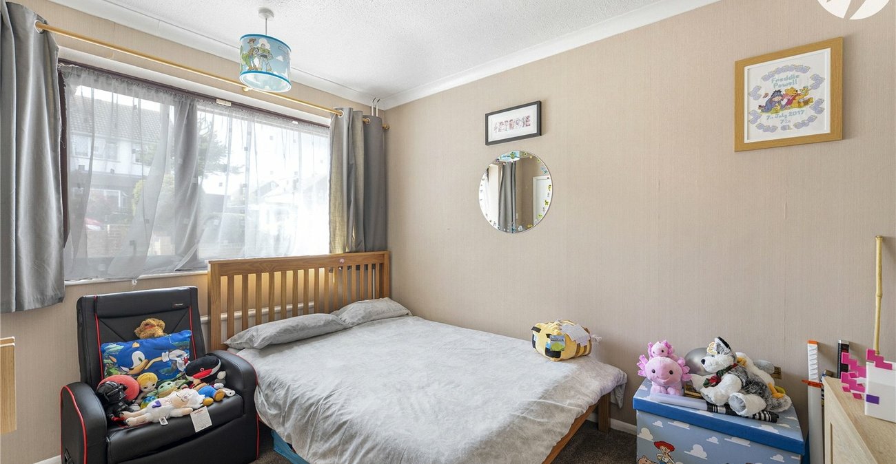 3 bedroom bungalow for sale in Hawley | Robinson Jackson