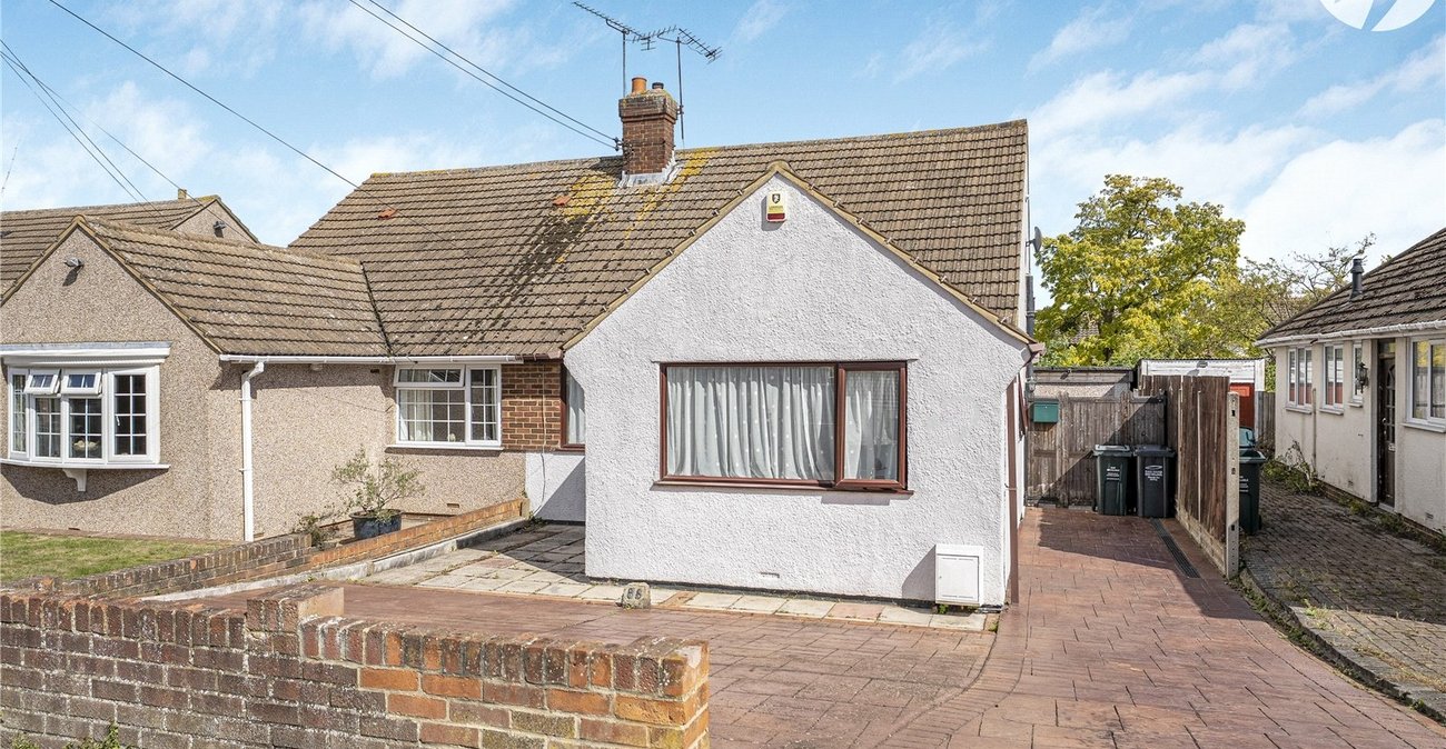 3 bedroom bungalow for sale in Hawley | Robinson Jackson