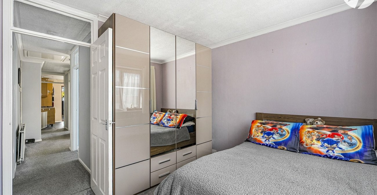 3 bedroom bungalow for sale in Hawley | Robinson Jackson