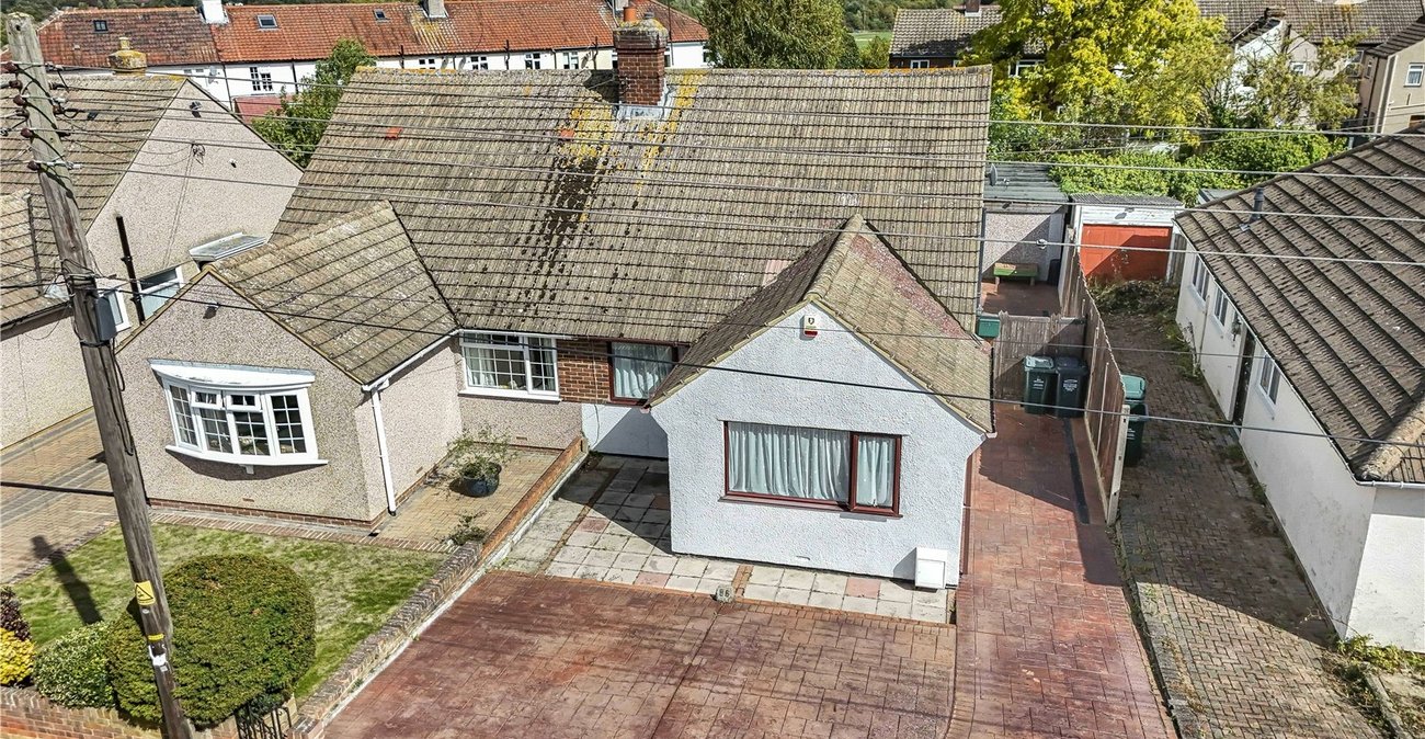 3 bedroom bungalow for sale in Hawley | Robinson Jackson