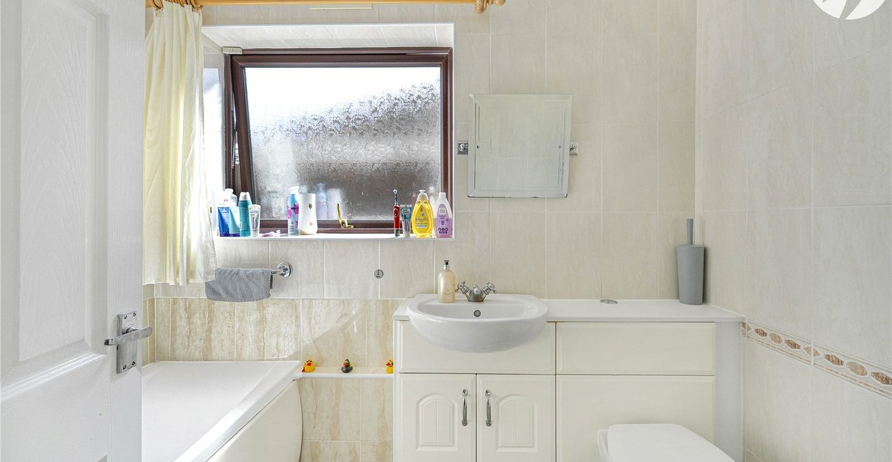 3 bedroom bungalow for sale in Hawley | Robinson Jackson