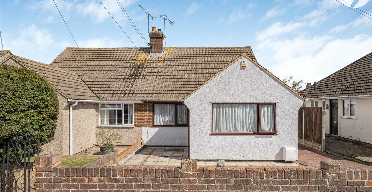 3 bedroom bungalow for sale in Hawley | Robinson Jackson