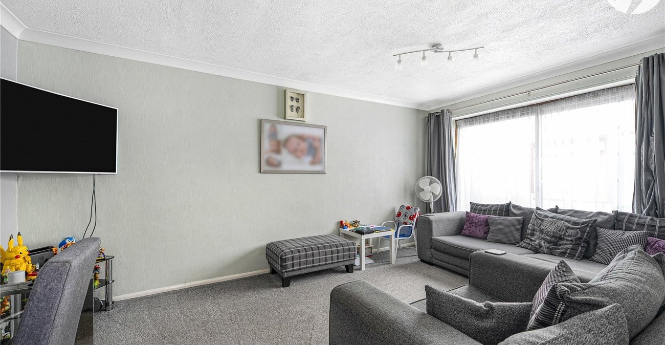 3 bedroom bungalow for sale in Hawley | Robinson Jackson