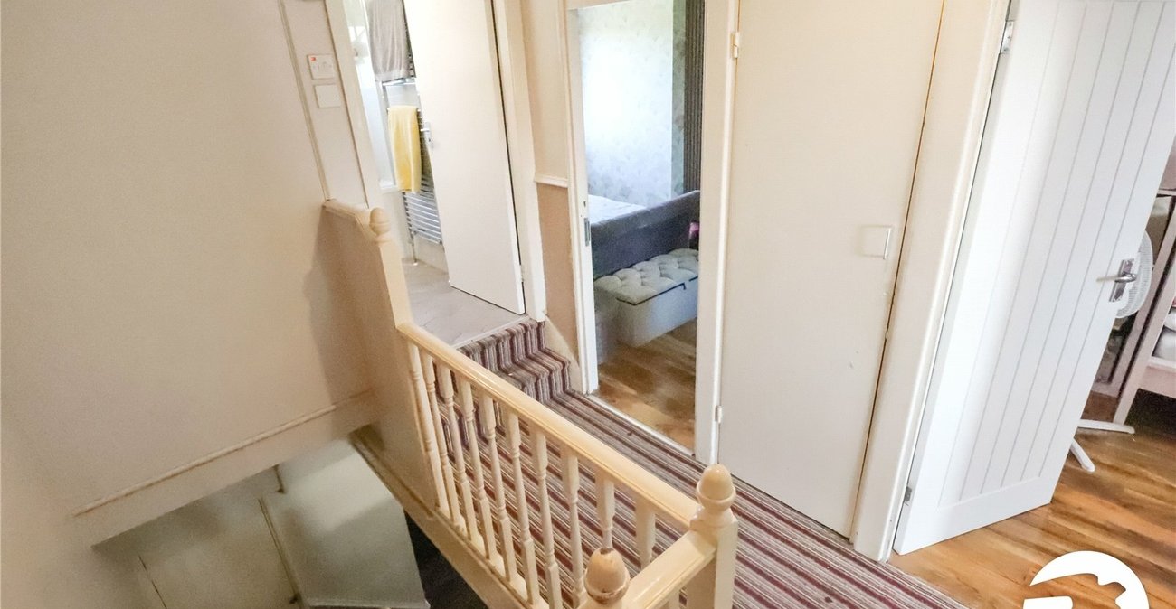 3 bedroom property for sale in London | Robinson Jackson