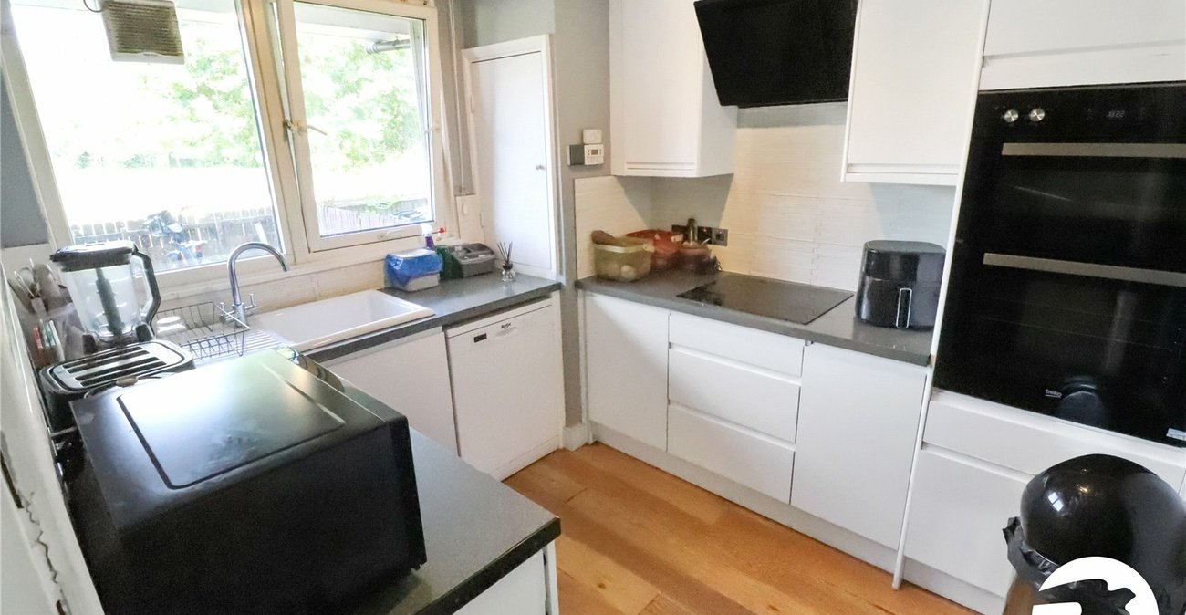 3 bedroom property for sale in London | Robinson Jackson