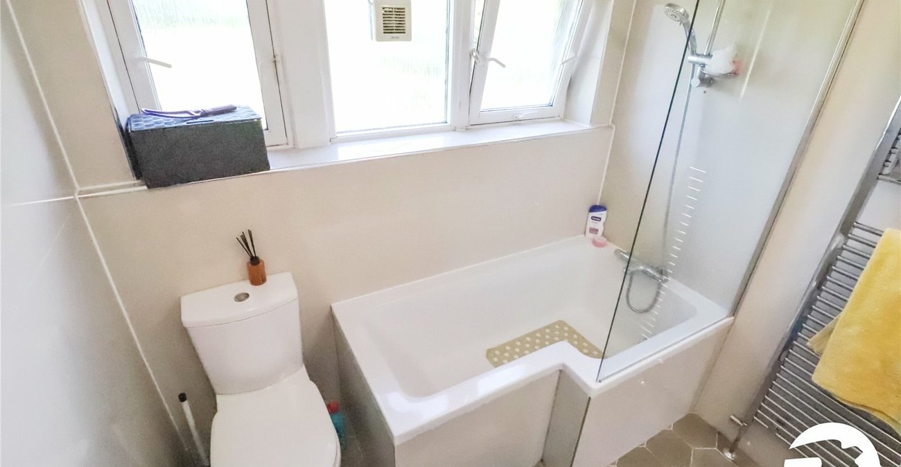 3 bedroom property for sale in London | Robinson Jackson