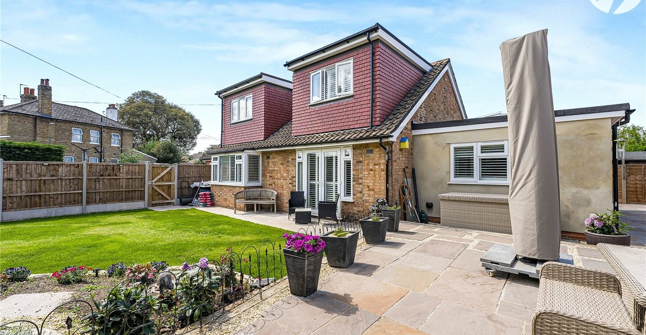4 bedroom bungalow for sale in Bexley | Robinson Jackson