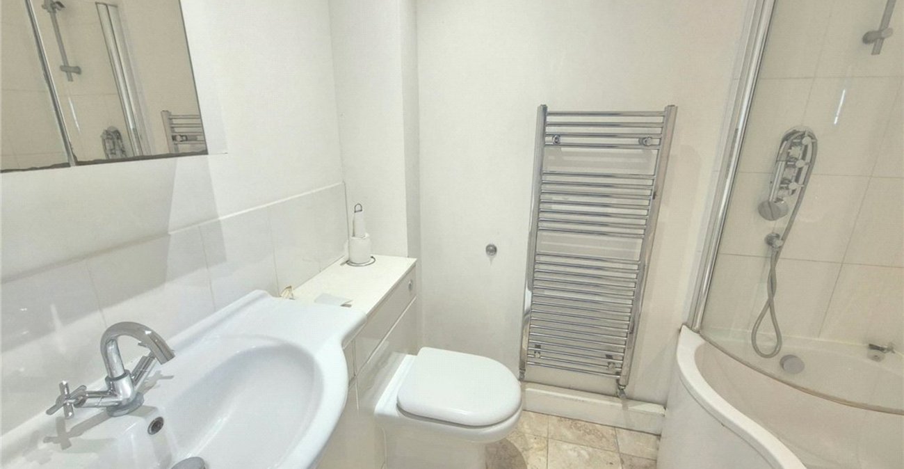 2 bedroom house for sale in Farnborough Village | Robinson Jackson