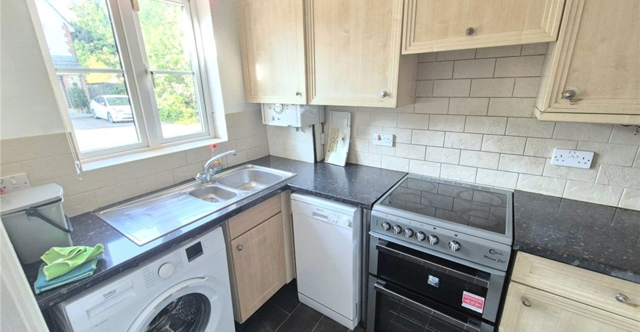 2 bedroom house for sale in Farnborough Village | Robinson Jackson