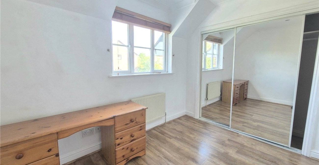 2 bedroom house for sale in Farnborough Village | Robinson Jackson