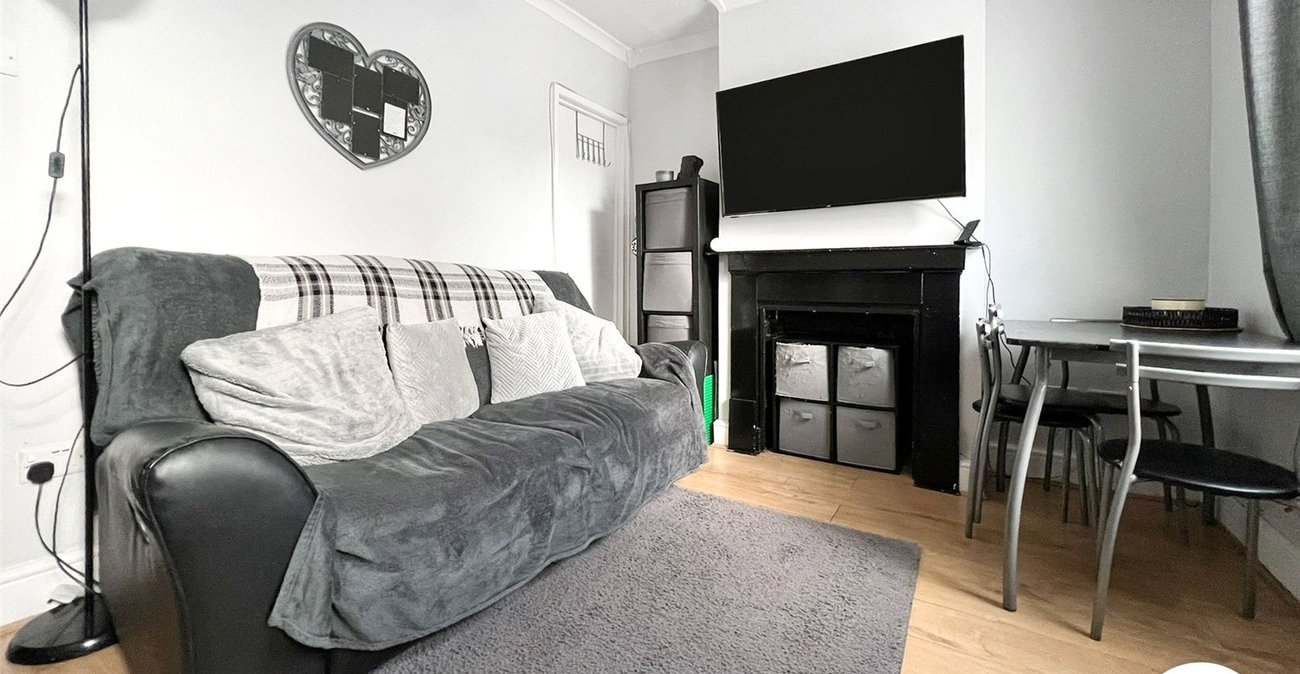 2 bedroom house for sale in Chatham | Robinson Michael & Jackson