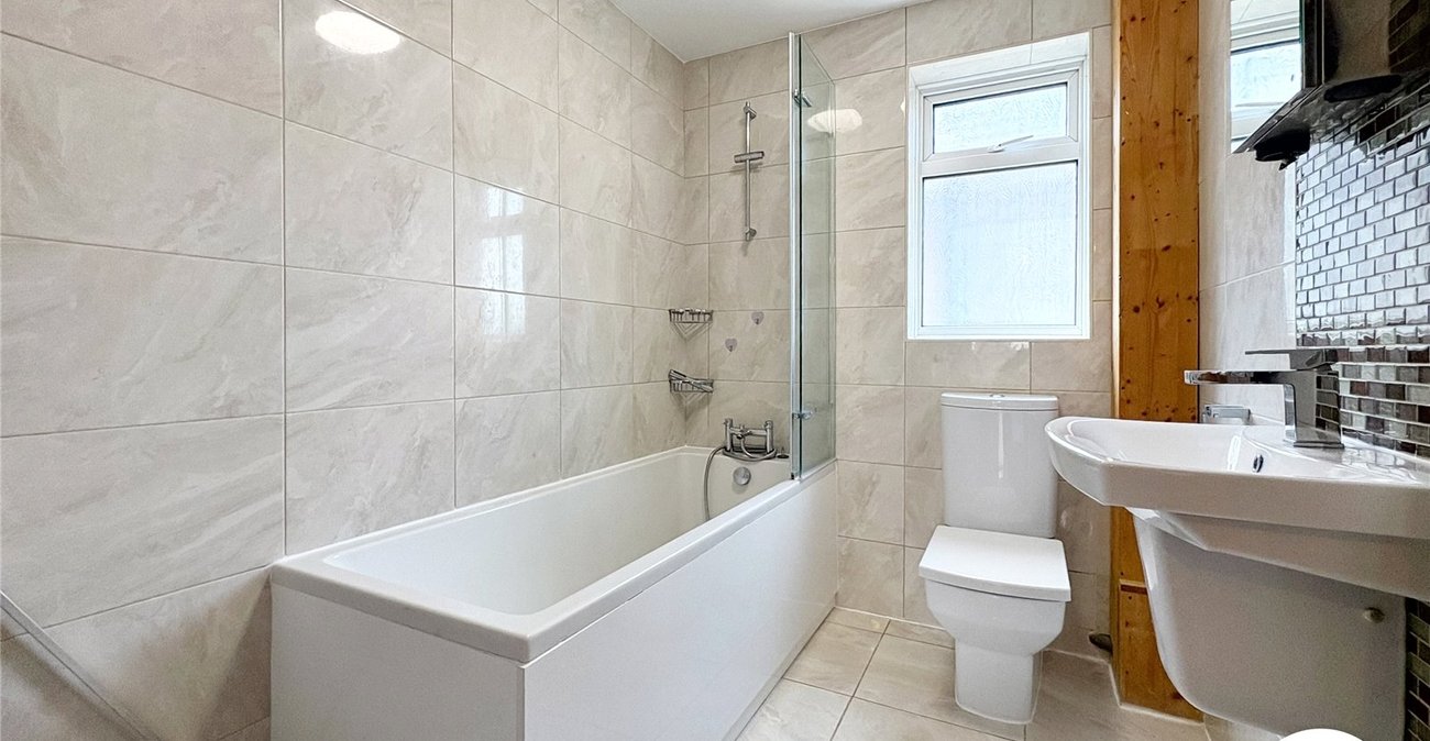 2 bedroom property for sale in Maidstone | Robinson Michael & Jackson