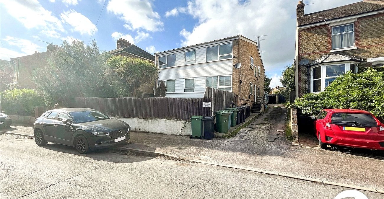 2 bedroom property for sale in Maidstone | Robinson Michael & Jackson