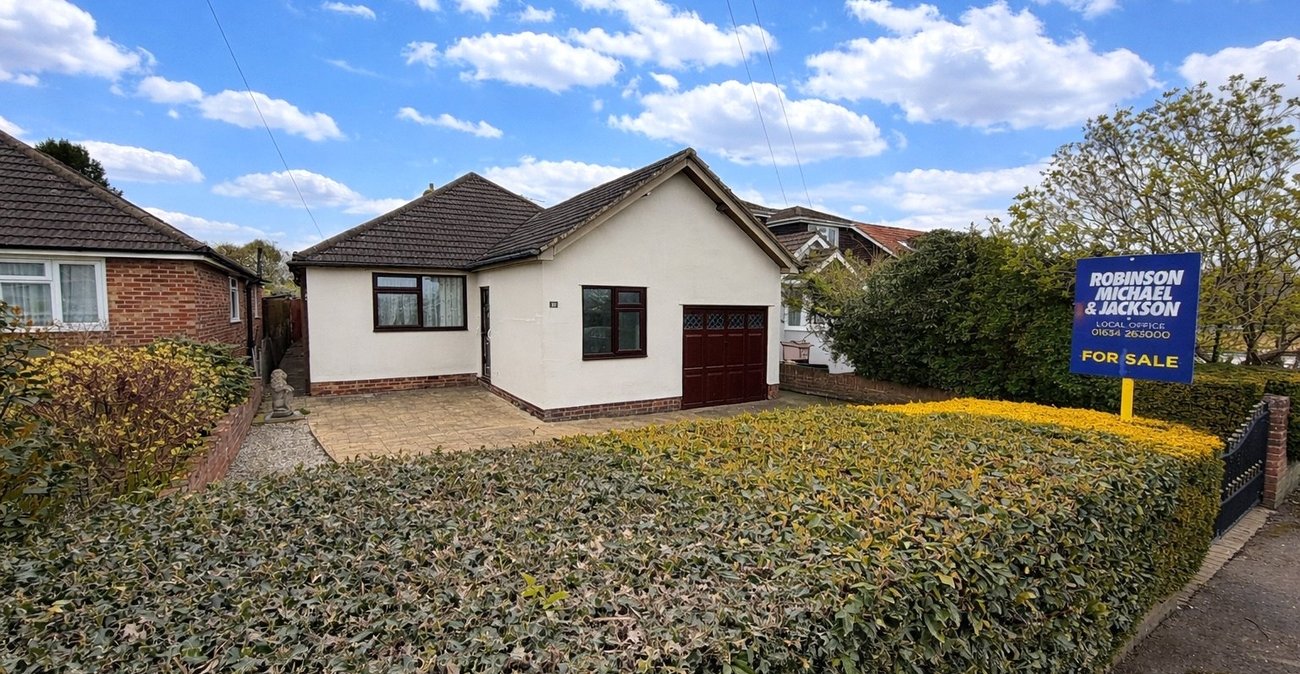 4 bedroom bungalow for sale in Wigmore | Robinson Michael & Jackson