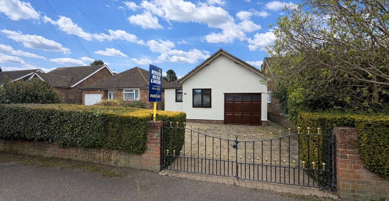 4 bedroom bungalow for sale in Wigmore | Robinson Michael & Jackson