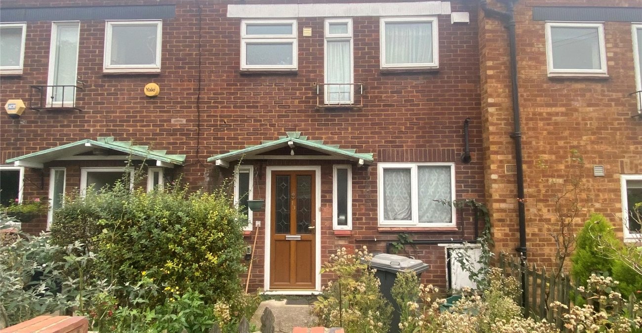 3 bedroom house for sale in London | Robinson Jackson