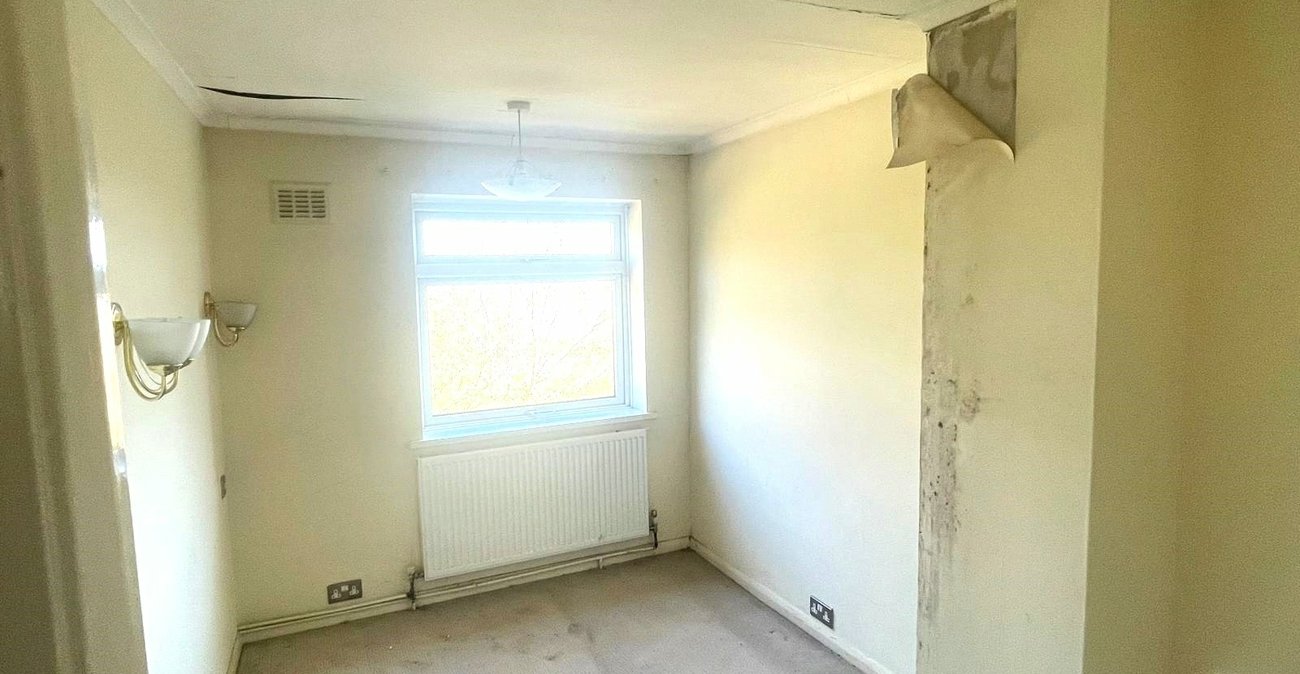 3 bedroom house for sale in London | Robinson Jackson