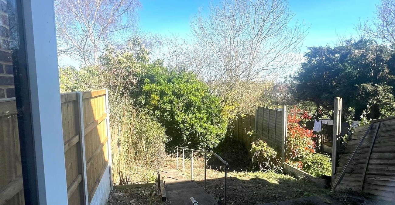 3 bedroom house for sale in London | Robinson Jackson