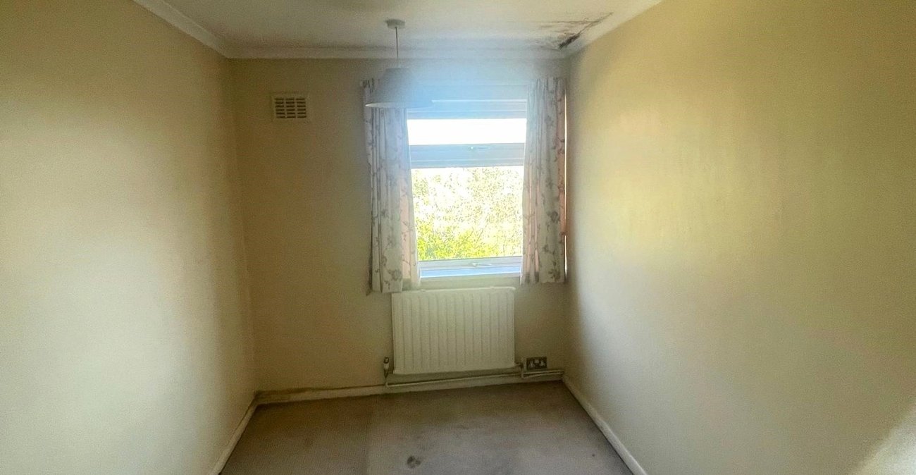 3 bedroom house for sale in London | Robinson Jackson