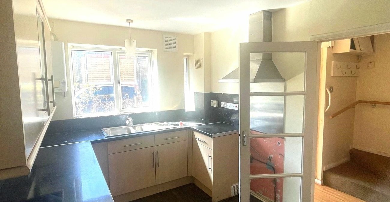 3 bedroom house for sale in London | Robinson Jackson